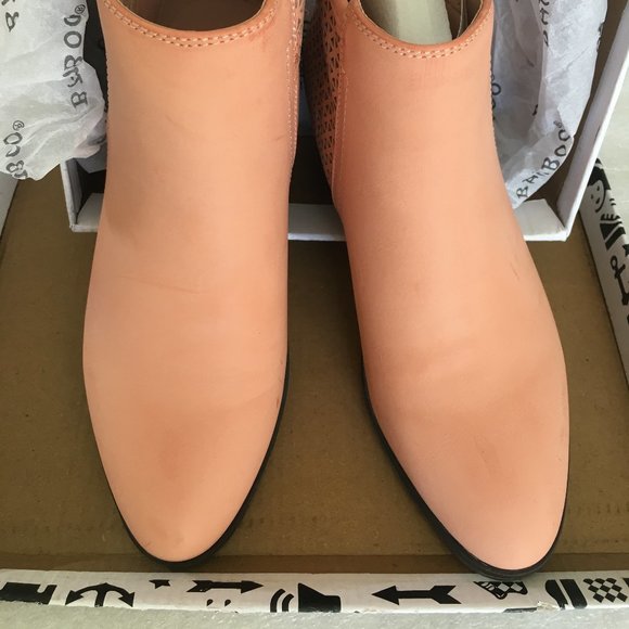 NWOT Beautiful Spring Short Boots - Picture 8 of 8